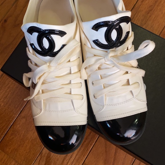 Chanel black & White lace up - Picture 4 of 7